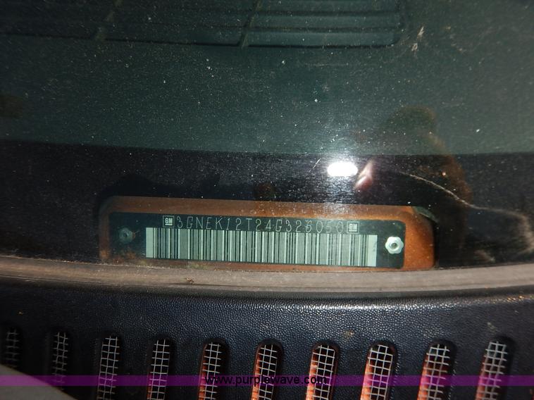 image for item K7398 2004 Chevrolet Avalanche 1500 Z71 pickup truck