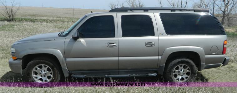 image for item K8041 2002 Chevrolet Suburban 1500 SUV