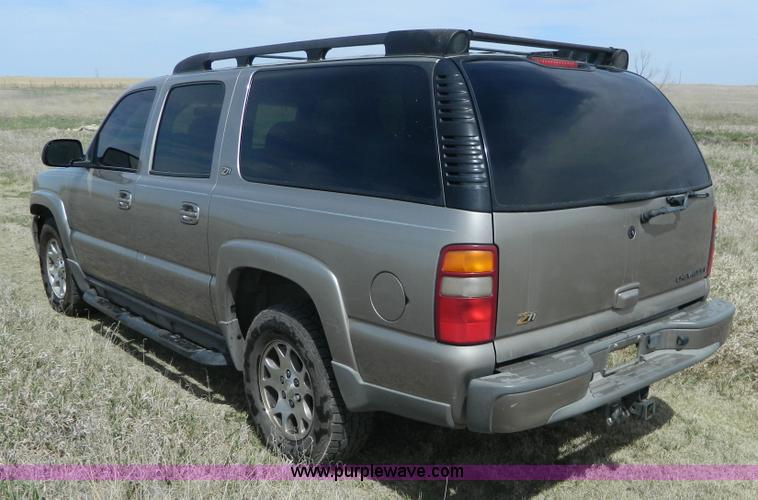 image for item K8041 2002 Chevrolet Suburban 1500 SUV