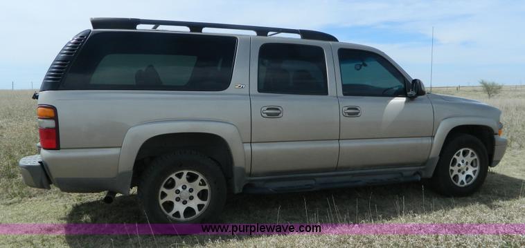 image for item K8041 2002 Chevrolet Suburban 1500 SUV