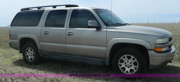 image for item K8041 2002 Chevrolet Suburban 1500 SUV