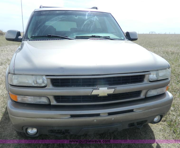 image for item K8041 2002 Chevrolet Suburban 1500 SUV