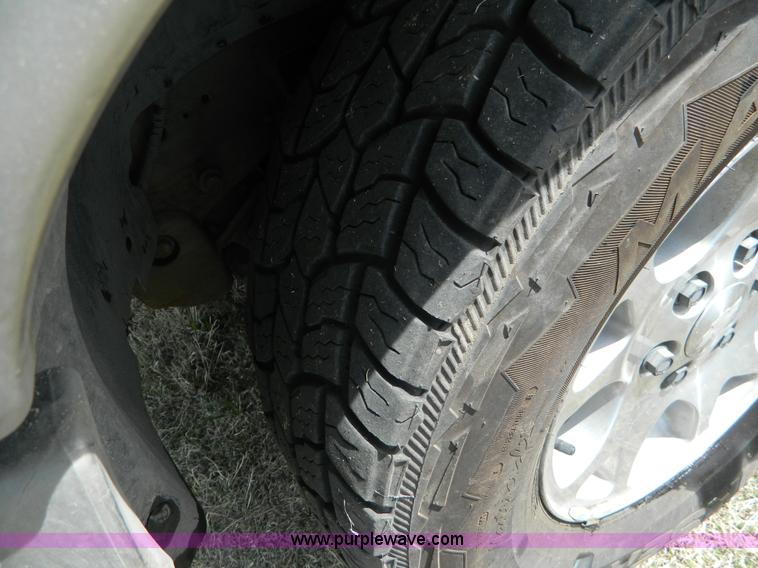 image for item K8041 2002 Chevrolet Suburban 1500 SUV