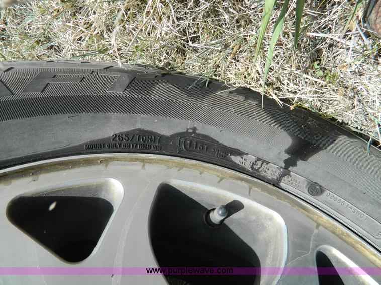 image for item K8041 2002 Chevrolet Suburban 1500 SUV