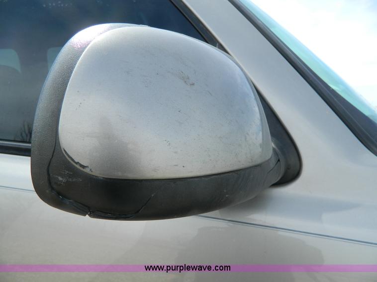 image for item K8041 2002 Chevrolet Suburban 1500 SUV