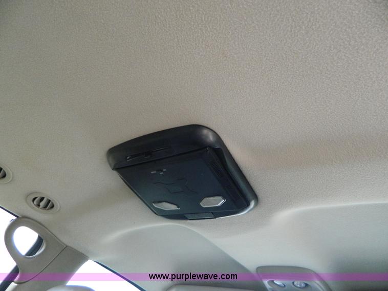 image for item K8041 2002 Chevrolet Suburban 1500 SUV