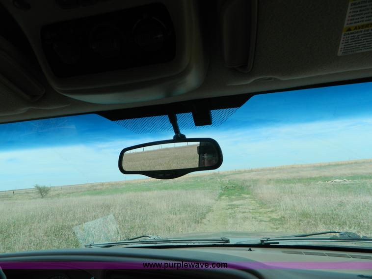 image for item K8041 2002 Chevrolet Suburban 1500 SUV