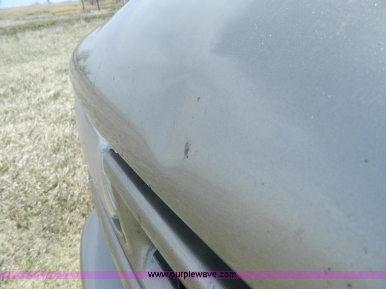 image for item K8041 2002 Chevrolet Suburban 1500 SUV