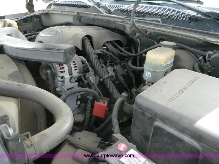 image for item K8041 2002 Chevrolet Suburban 1500 SUV