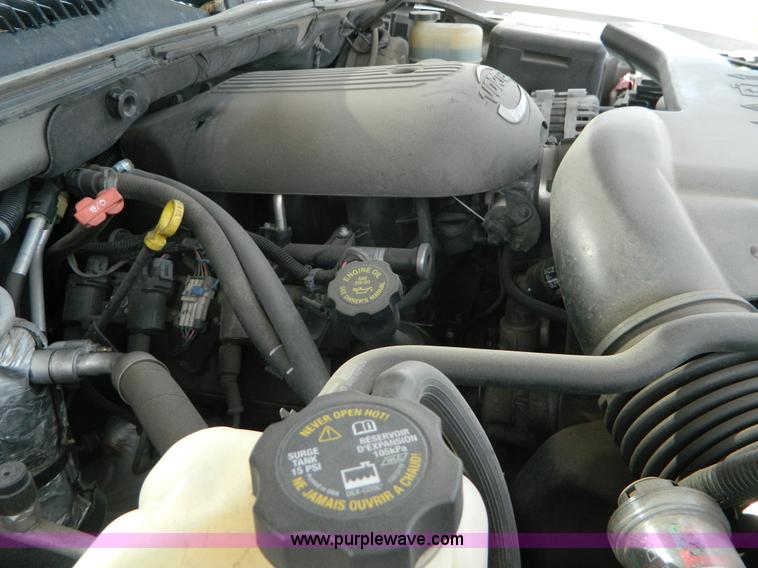 image for item K8041 2002 Chevrolet Suburban 1500 SUV