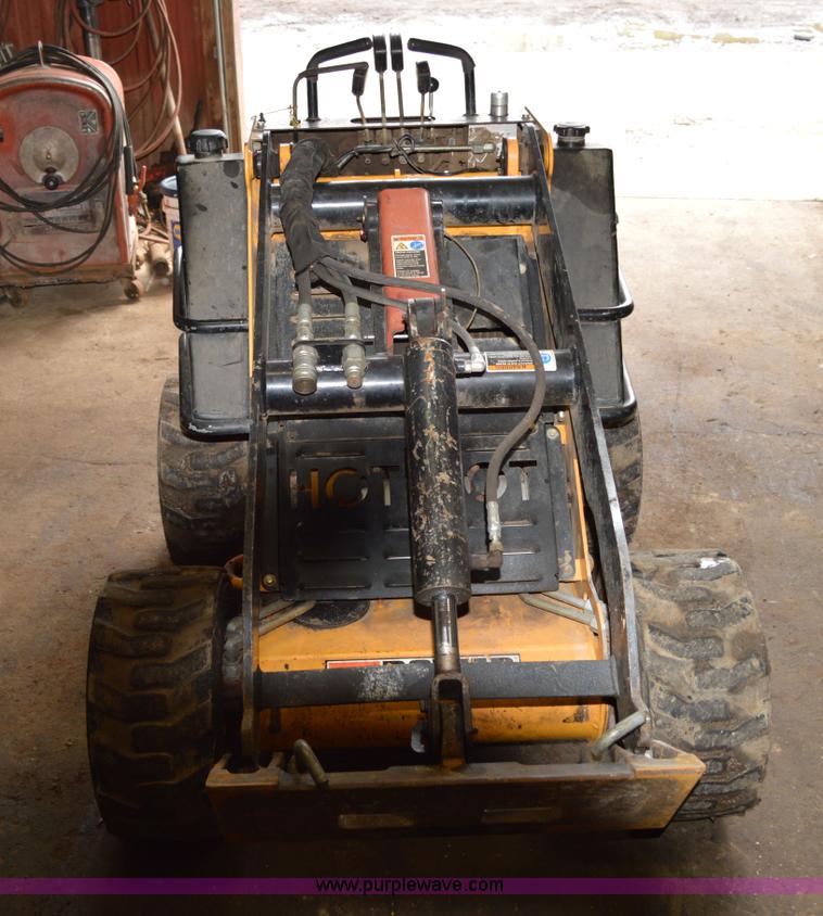 image for item Z9255 2009 Boxer 427W compact skid steer