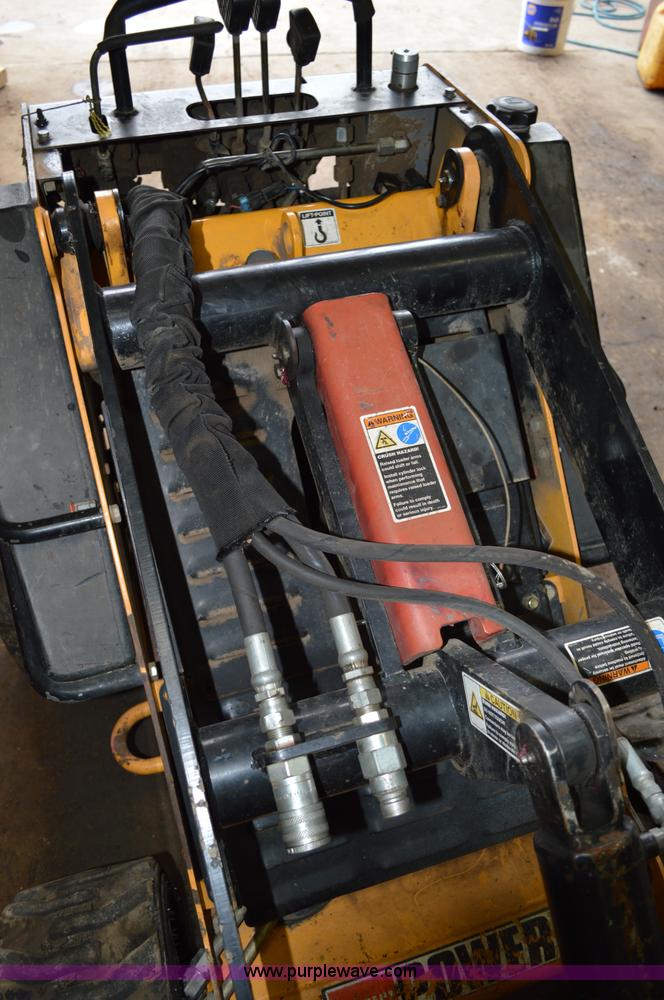 image for item Z9255 2009 Boxer 427W compact skid steer