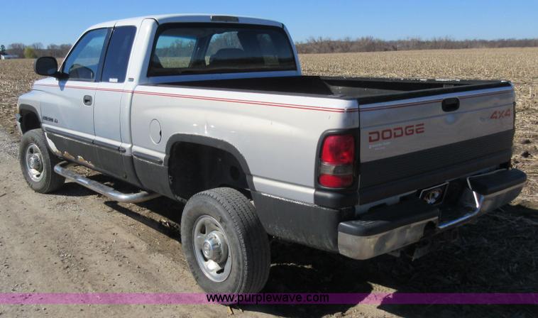 image for item Z9263 1998 Dodge Ram 2500 Quad Cab pickup truck