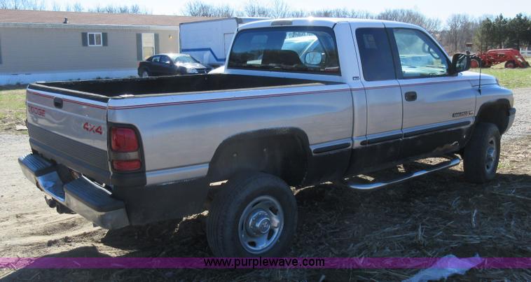 image for item Z9263 1998 Dodge Ram 2500 Quad Cab pickup truck
