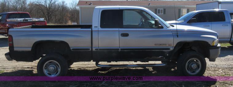 image for item Z9263 1998 Dodge Ram 2500 Quad Cab pickup truck