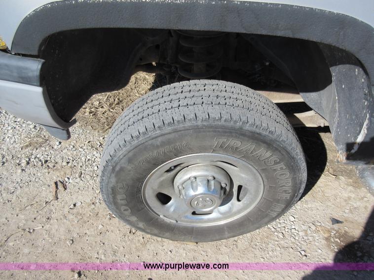 image for item Z9263 1998 Dodge Ram 2500 Quad Cab pickup truck