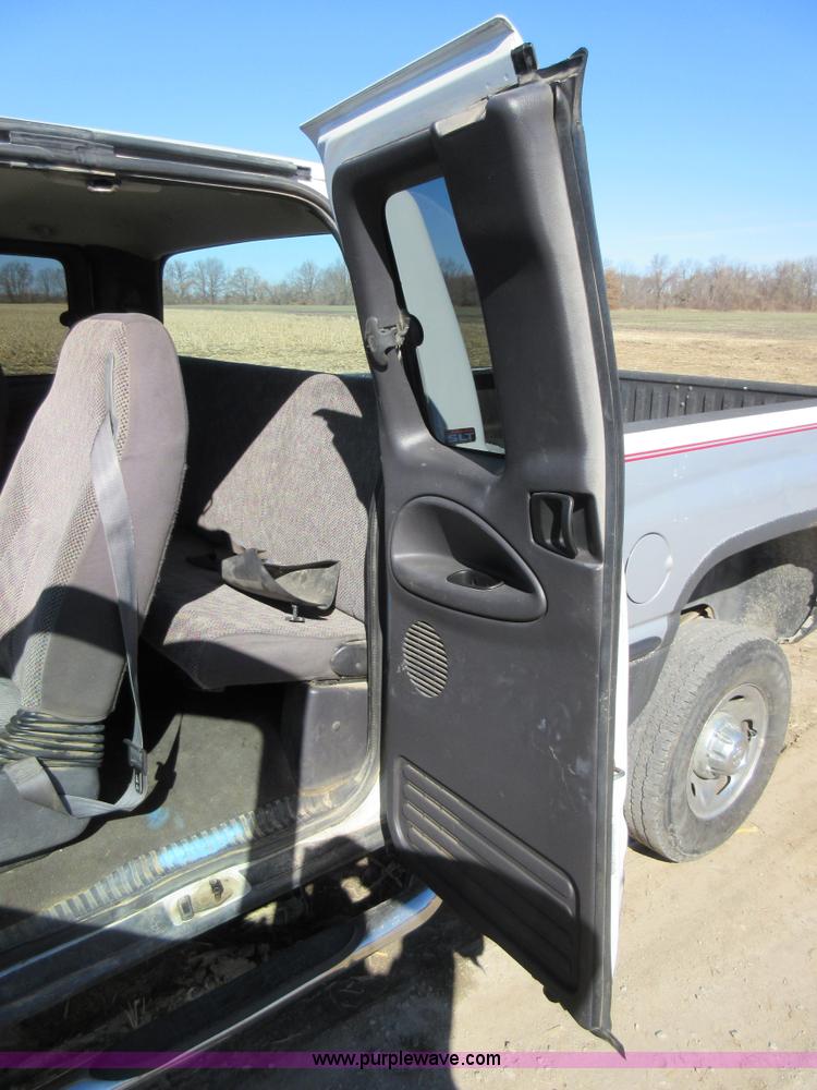 image for item Z9263 1998 Dodge Ram 2500 Quad Cab pickup truck