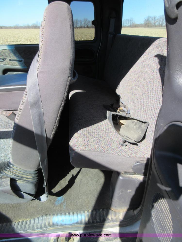 image for item Z9263 1998 Dodge Ram 2500 Quad Cab pickup truck