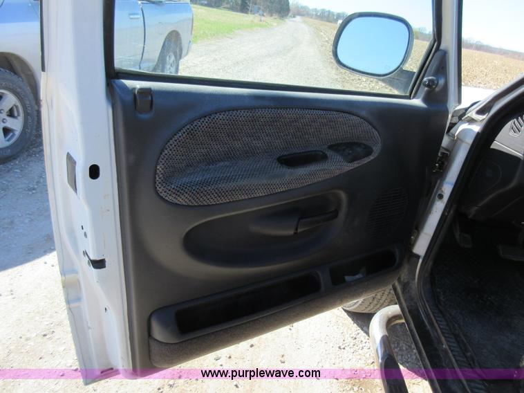 image for item Z9263 1998 Dodge Ram 2500 Quad Cab pickup truck