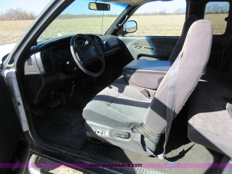 image for item Z9263 1998 Dodge Ram 2500 Quad Cab pickup truck