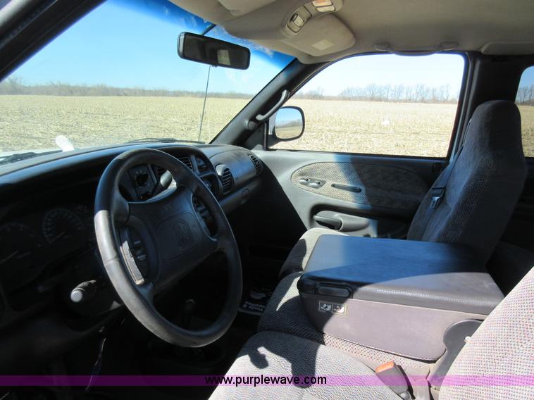 image for item Z9263 1998 Dodge Ram 2500 Quad Cab pickup truck