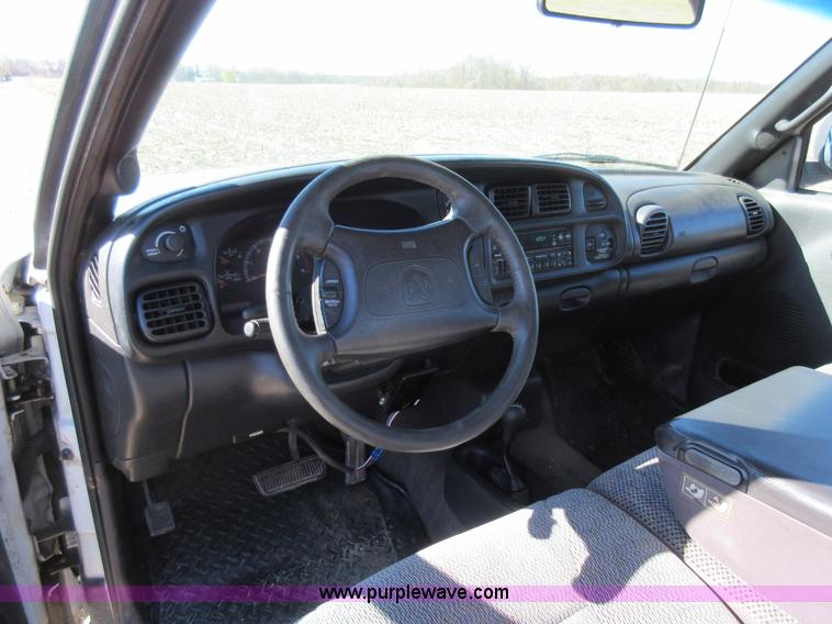 image for item Z9263 1998 Dodge Ram 2500 Quad Cab pickup truck