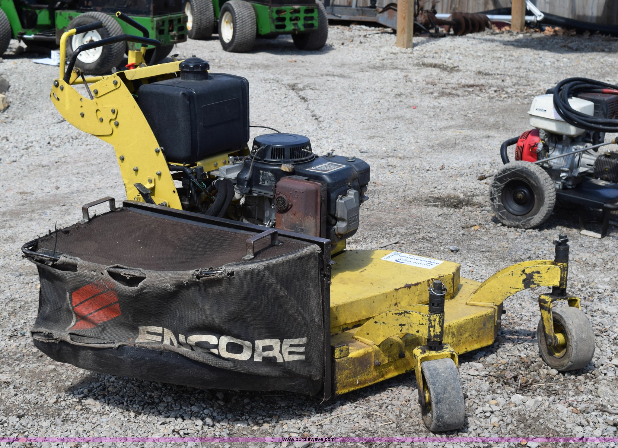 Great Dane riding lawn mower in Shawnee, KS Item K2465 sold Purple Wave