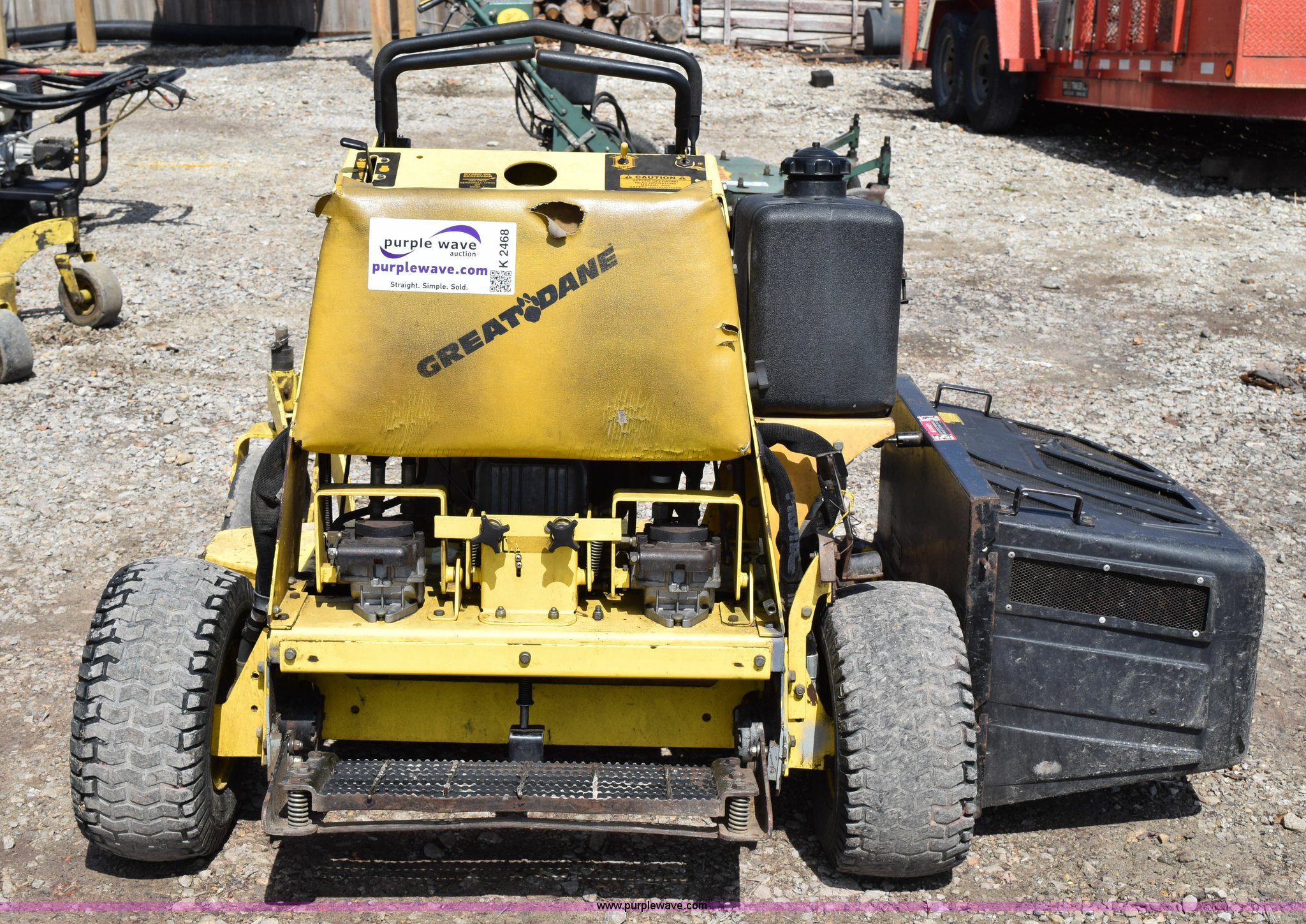 Great Dane riding lawn mower in Shawnee, KS Item K2468 sold Purple Wave