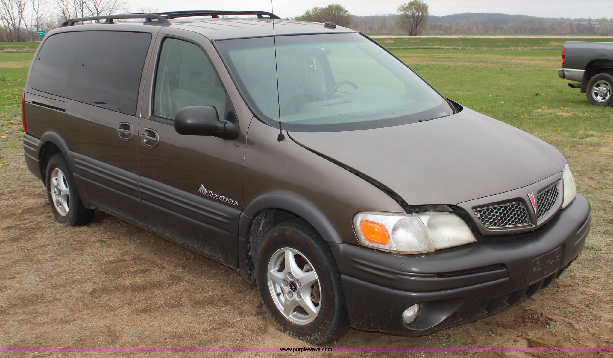 2002 Pontiac Montana van in Wathena, KS Item K6854 sold Purple Wave