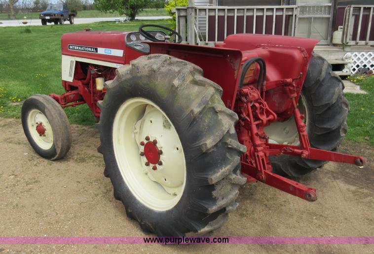 image for item AC9277 International 454 tractor