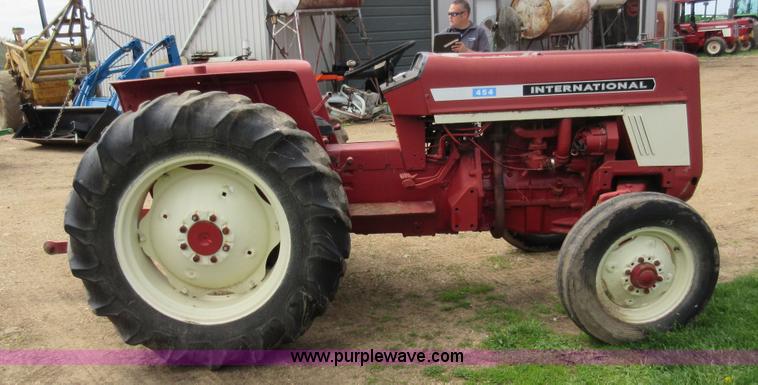image for item AC9277 International 454 tractor