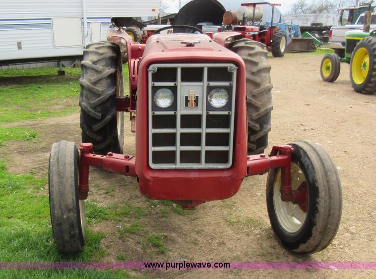 image for item AC9277 International 454 tractor