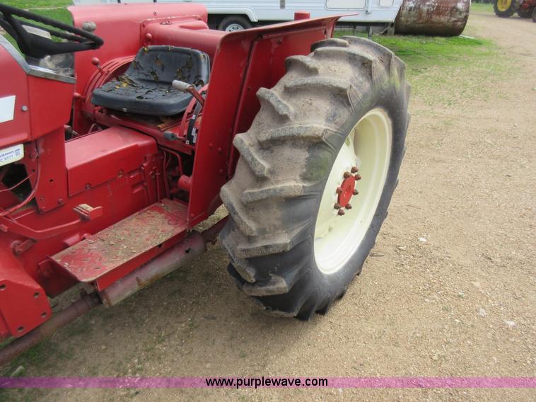 image for item AC9277 International 454 tractor
