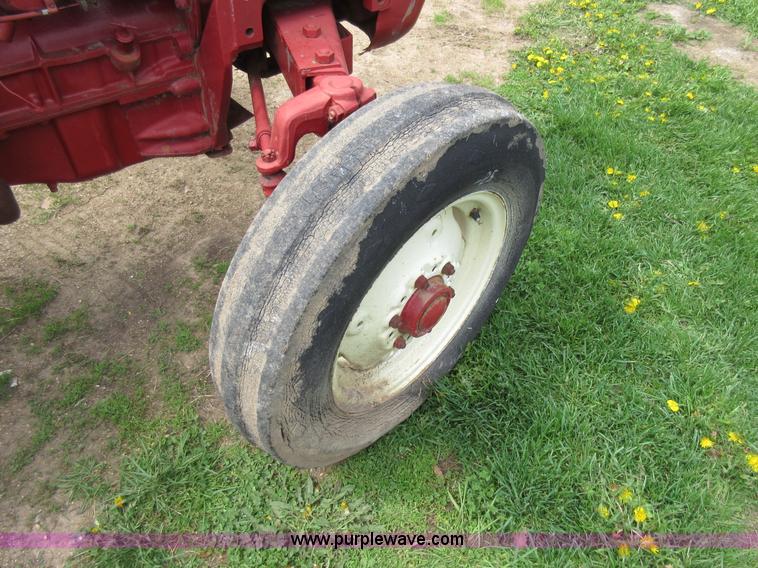 image for item AC9277 International 454 tractor