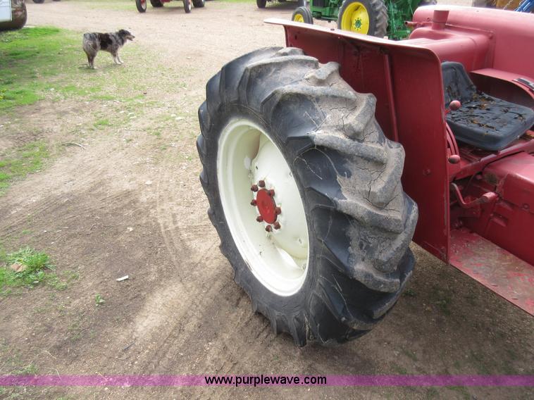 image for item AC9277 International 454 tractor