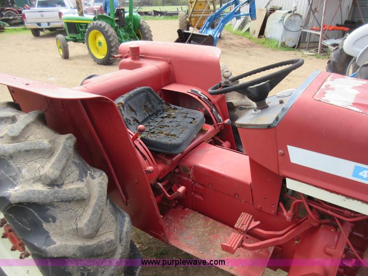 image for item AC9277 International 454 tractor