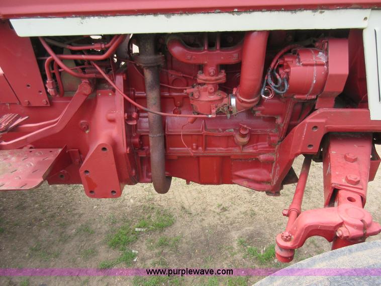 image for item AC9277 International 454 tractor
