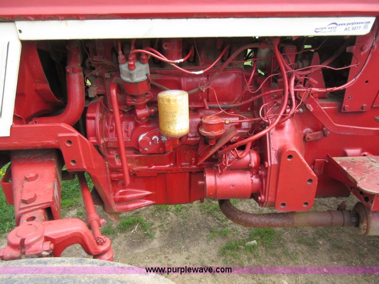 image for item AC9277 International 454 tractor