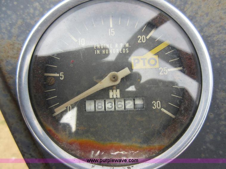 image for item AC9277 International 454 tractor