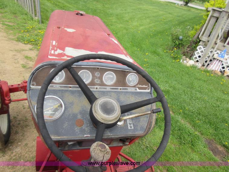 image for item AC9277 International 454 tractor