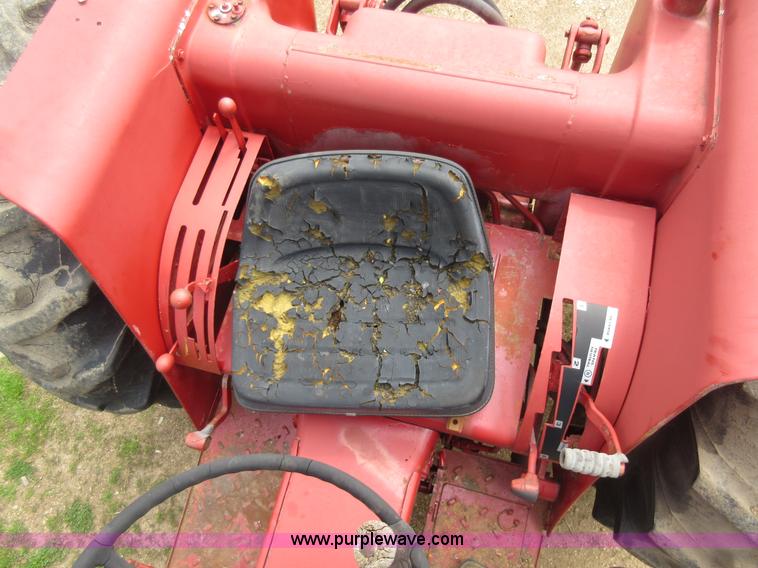 image for item AC9277 International 454 tractor