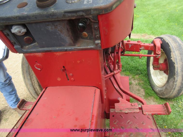 image for item AC9277 International 454 tractor