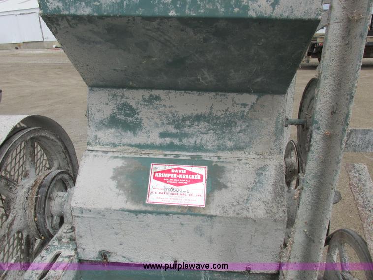 image for item AW9701 Davis Krimper Kracker roller mill