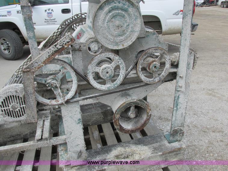 image for item AW9701 Davis Krimper Kracker roller mill
