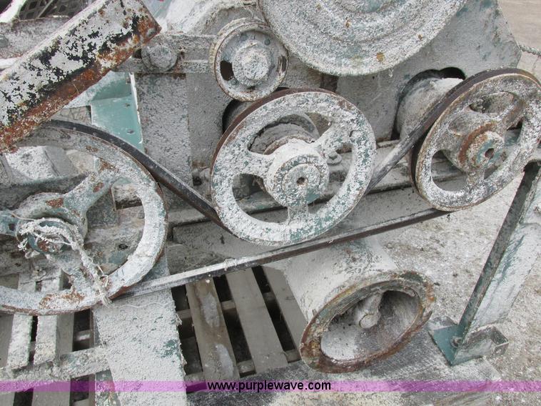 image for item AW9701 Davis Krimper Kracker roller mill