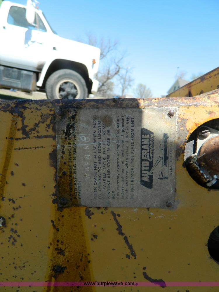 image for item BH9666 Auto crane