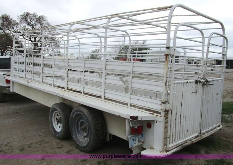 image for item D2411 1972 Gooseneck 7220 stock trailer