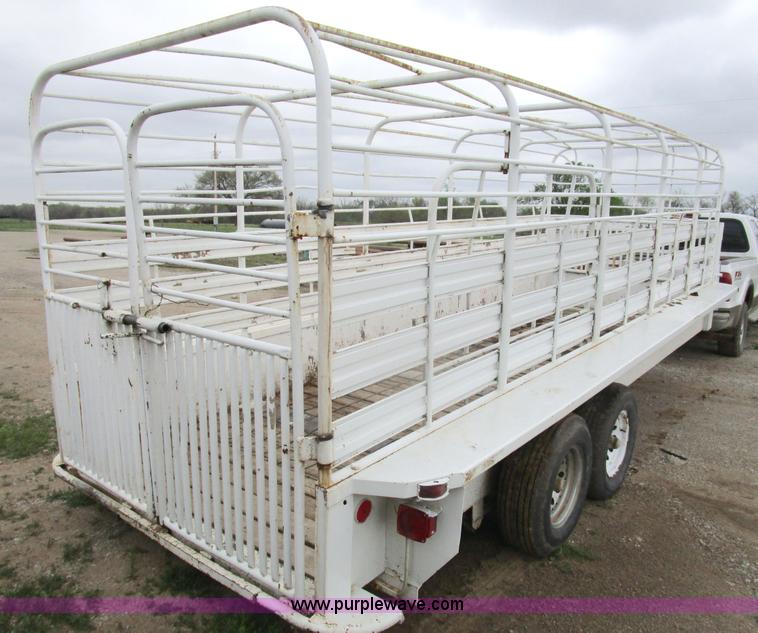 image for item D2411 1972 Gooseneck 7220 stock trailer