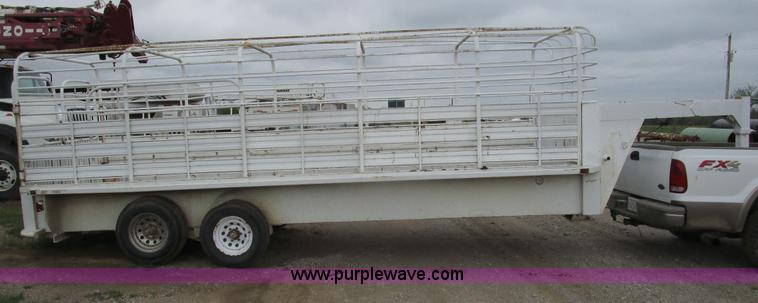 image for item D2411 1972 Gooseneck 7220 stock trailer