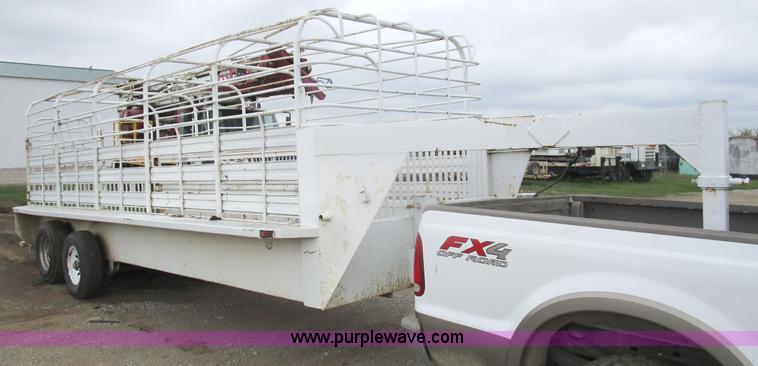 image for item D2411 1972 Gooseneck 7220 stock trailer